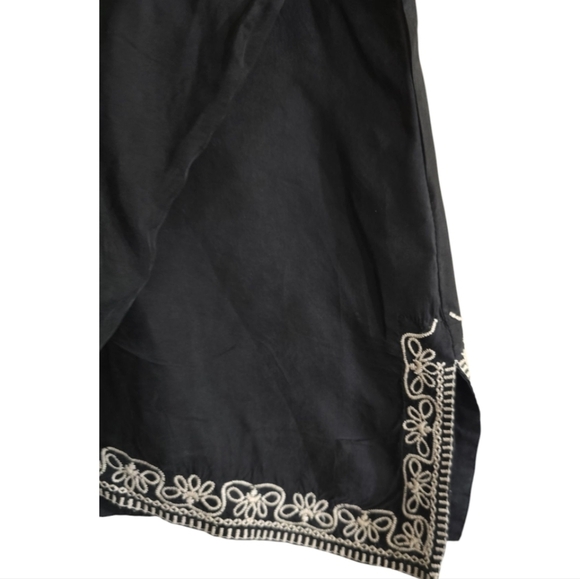 Johnny Was Biya Tempest Blouse XS Black With White Embroidery Slit Cuffs/Hems - Picture 4 of 8